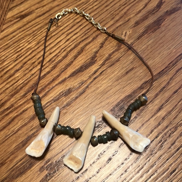 Horse Tooth Buffalo Leather Layer Necklace with authentic natural Beads - Picture 4 of 4